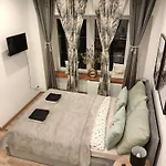 Royal Evitabocelli Spodek By Walk Self Check - In Katowice