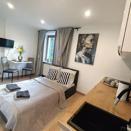 Royal Evitabocelli Spodek By Walk