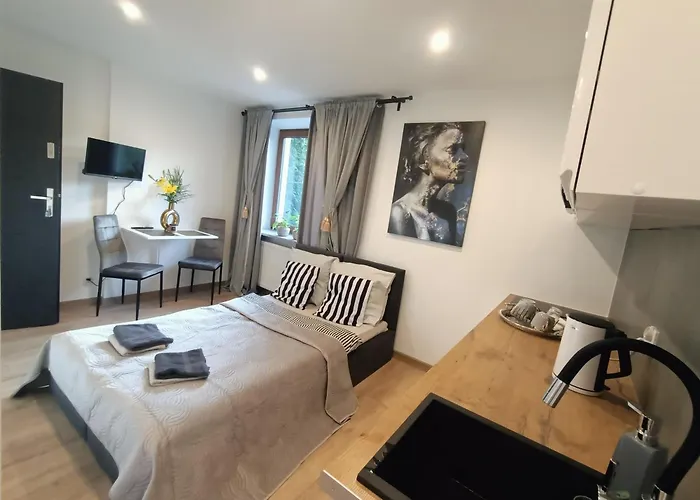 Royal Evitabocelli Spodek By Walk