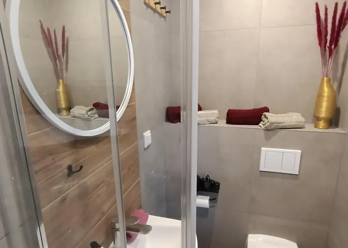 Royal Evitabocelli Spodek By Walk * Κατοβίτσε