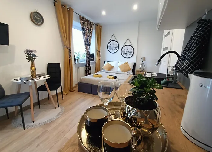 Royal Evitabocelli Spodek By Walk